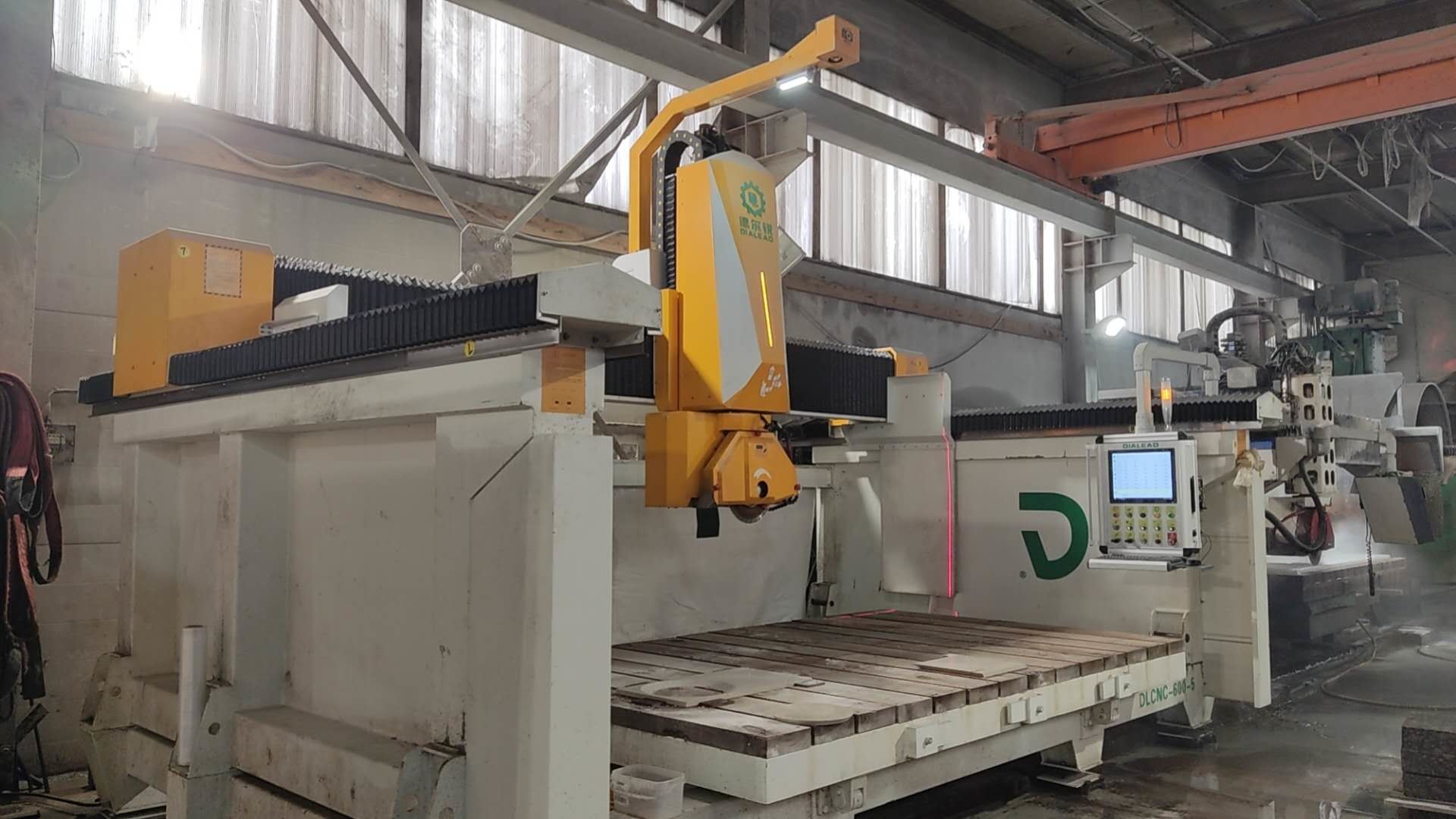 trường hợp công ty mới nhất về Máy cắt cầu 5 trục 600mm ở St.Petersburg